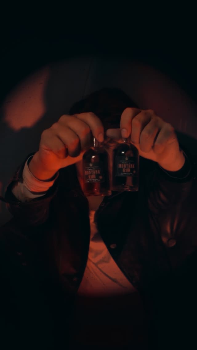 Montana Rum - Ron premium del Caribe disfrutando